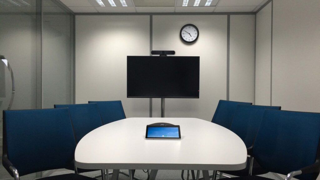 Eyqoo EK800 in the medium size room
